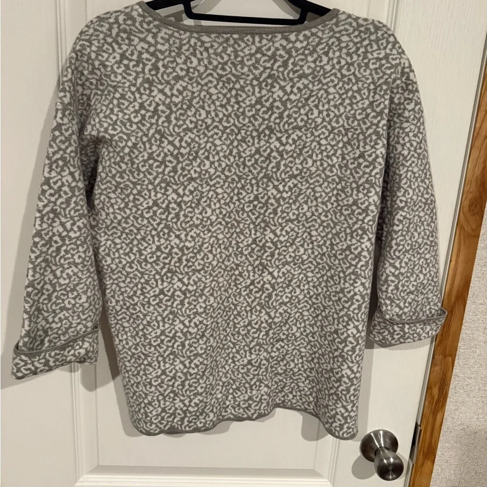 Tahari Gray Animal Print Sweater with cuffed sleeve - Picture 4 of 5